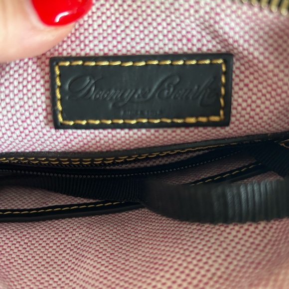 Dooney & Bourke black leather pebble letter carrier crossbody no dust bag cover - Picture 6 of 10
